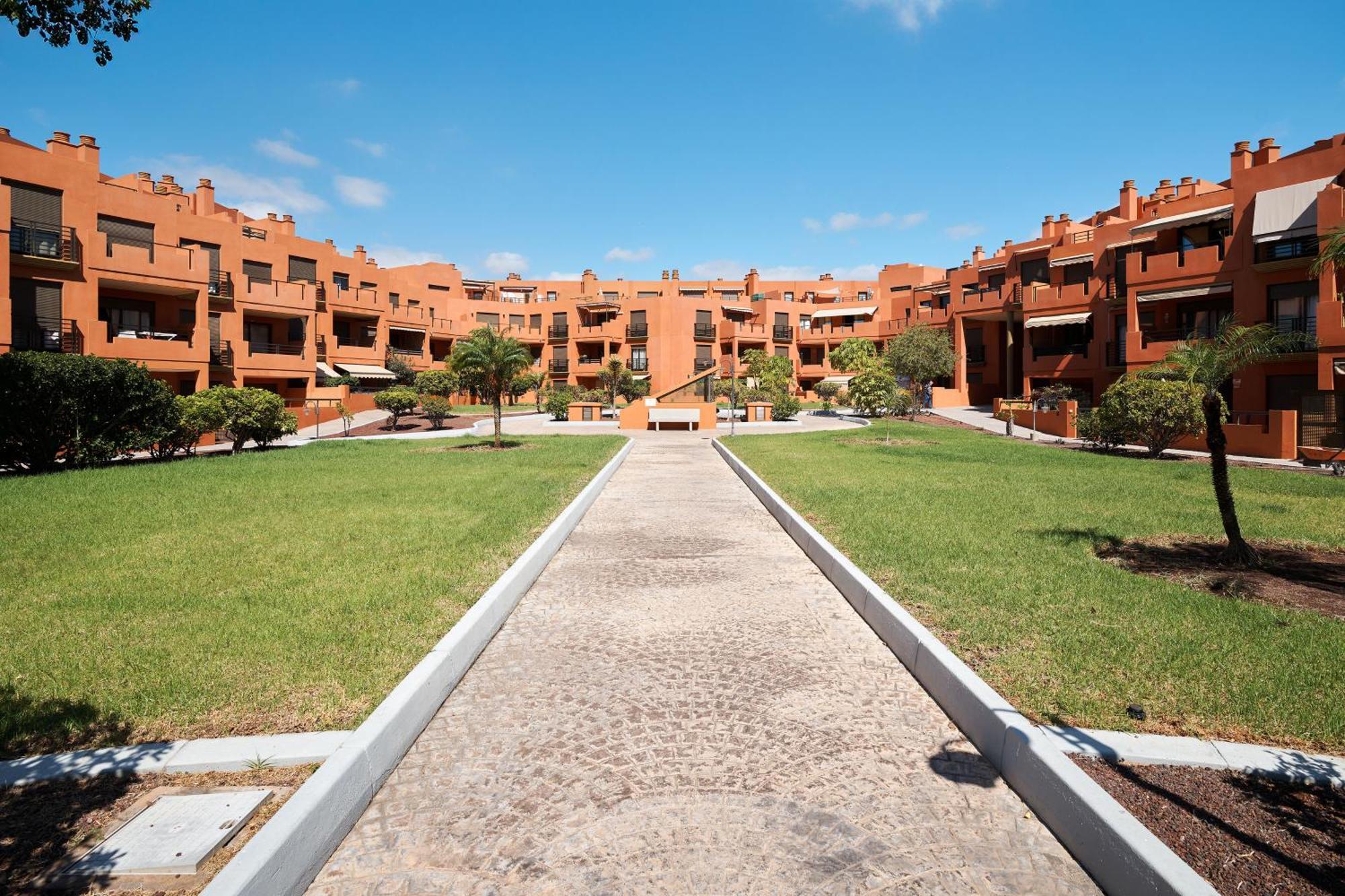 Garden Apartment *